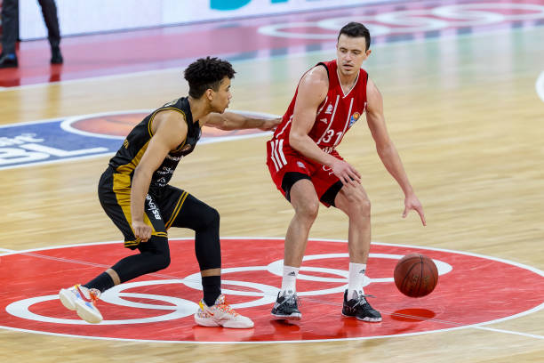 后的背景与 后的背景与