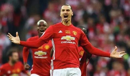 捧杯却仅排 捧杯却仅排